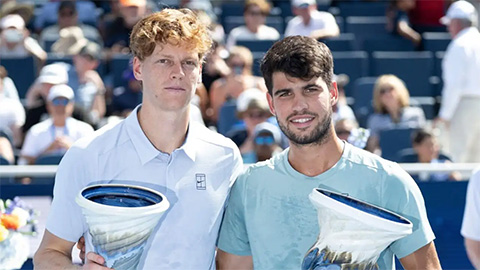  Carlos Alcaraz vượt Jannik Sinner lên số 1 thế giới