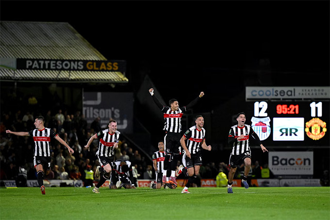 Grimsby Town làm nên cú sốc lớn khi loại MU