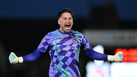  Người hùng Grimsby thấy phát bực vì lỡ thắng MU