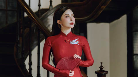  'Cá sấu chúa' Quỳnh Nga nữ tính trong bộ áo dài truyền thống