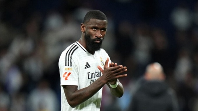 Antonio Rudiger chiếm ưu thế ở vị trí đá cặp trung vệ với Huijsen