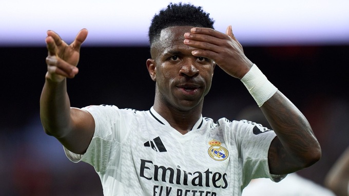 Vinicius Jr dè chừng mất suất
