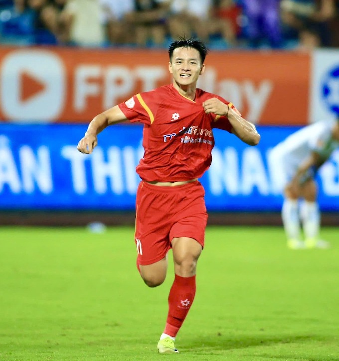 Thanh Nhàn, cầu thủ ghi bàn cho PVF-CAND trong trận gặp Nam Định. Ảnh: Minh Tuấn