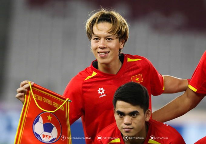 Viktor Lê sẽ phát triển đúng hướng nếu giữ được đôi chân trên mặt đất - Ảnh: VFF