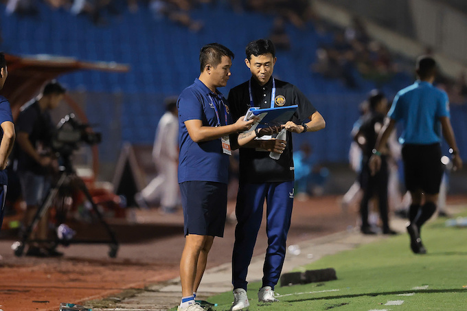 Ban huấn luyện Thanh Hoá đang rất đau đầu khi thành tích không tốt. Ảnh: Đức Cường