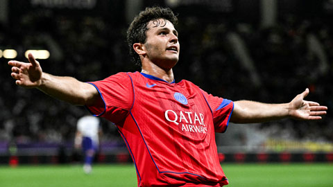  Joao Neves lập cú đúp xe đạp chổng ngược trong cùng một trận đấu