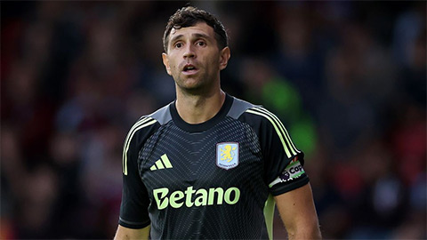  Tại sao MU rút khỏi vụ chuyển nhượng Emi Martinez?