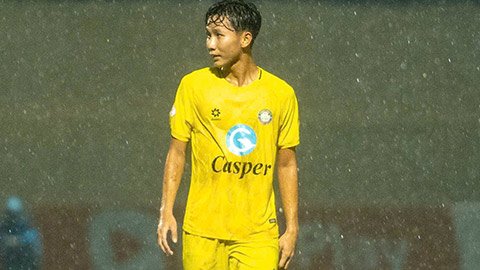  Tiền vệ Lào gốc Việt gặp cảnh trớ trêu ở Thanh Hóa