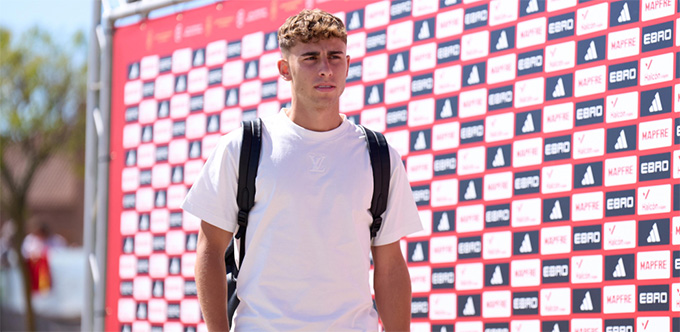 Fermin ở lại Barca là một trong những điểm đáng chú ý ở phiên chợ cuối của La Liga