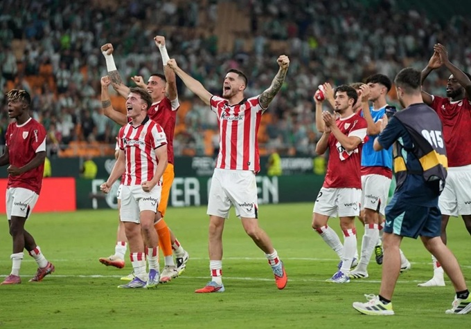 Các cầu thủ Bilbao ăn mừng sau trận thắng Betis tại vòng 3 La Liga 2025/26