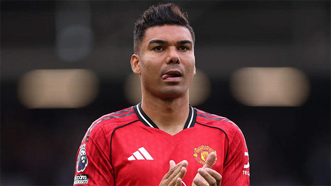 Casemiro quyết định tiếp tục gắn bó với MU