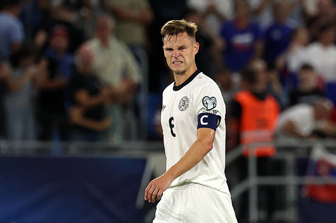 Đội trưởng Kimmich bất lực nơi tuyến giữa