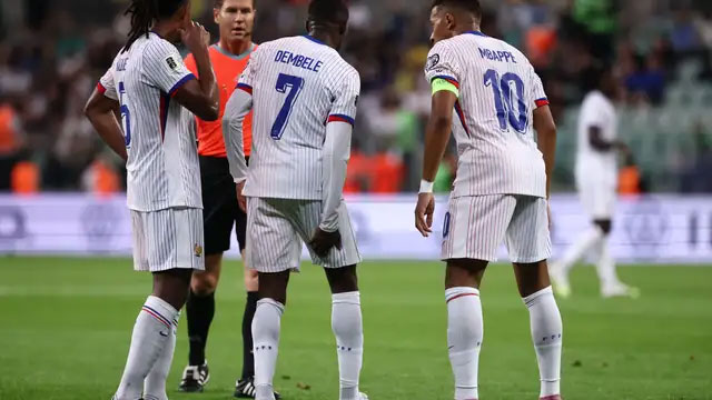 Dembele gặp vấn đề với cơ đùi phải