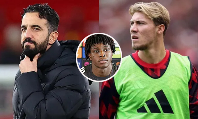 Dorgu cho biết các cầu thủ MU sốc khi HLV Amorim đẩy Hojlund sang Napoli