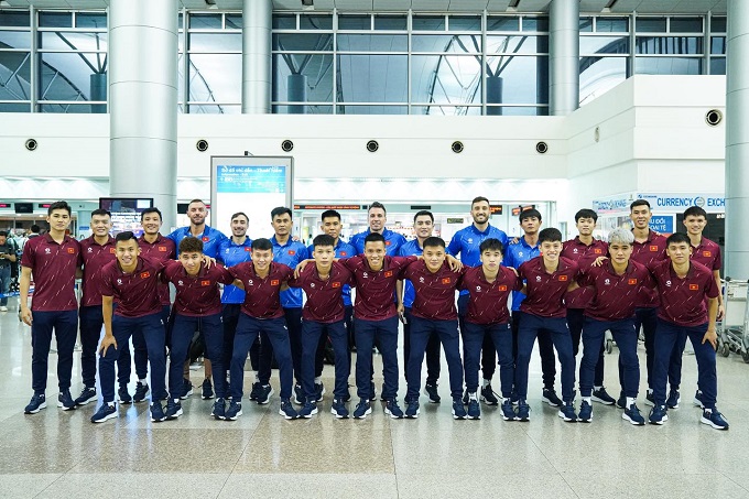 ĐT futsal Việt Nam tại sân bay Tân Sơn Nhất. Ảnh: CTV