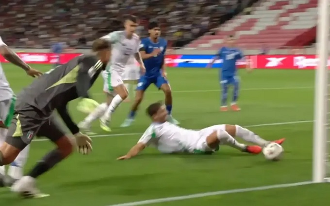 Hàng thủ Italia mắc quá nhiều sai lầm