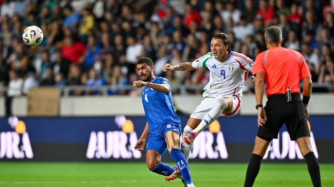 Trong khi đó, hàng công Azzurri vẫn đang vào phom