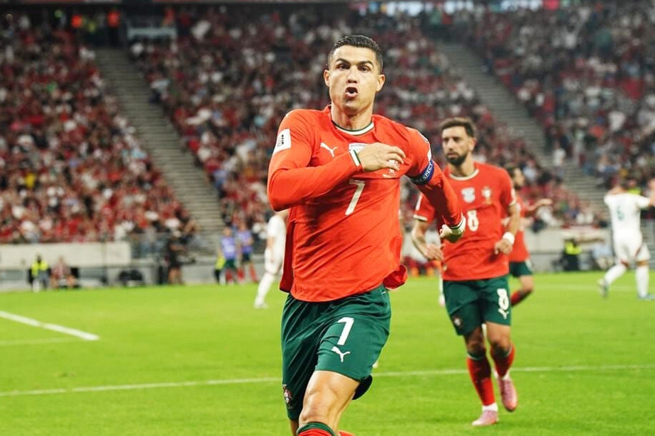 Ronaldo đã 41 tuổi nhưng vẫn cho Bruno thành cái bóng mờ nhạt