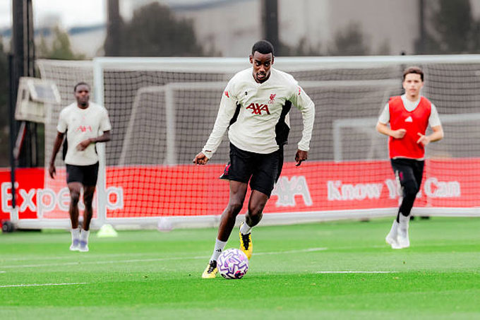 Isak đã có buổi tập đầu tiên tại đội bóng mới Liverpool