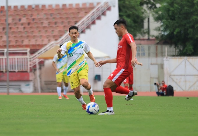 Trận giao hữu giữa Đồng Nai và CA TP.HCM. Ảnh: Đình Viên