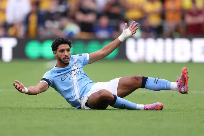 Marmoush sẽ vắng mặt ở derby Manchester