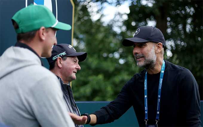 Đi cổ vũ cho bạn thân chơi golf