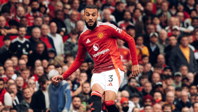 Noussair Mazraoui trong màu áo MU