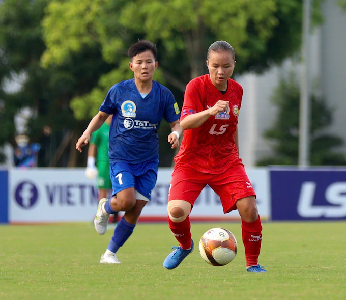 Bích Thuỳ (áo xanh) người có bàn mở tỷ số cho Thái Nguyên T&T. Ảnh: VFF