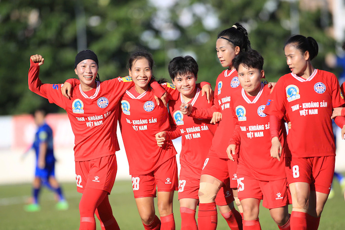 Than KSVN đang rất nỗ lực để giành 3 điểm trước Hà Nội. Ảnh: Phan Tùng