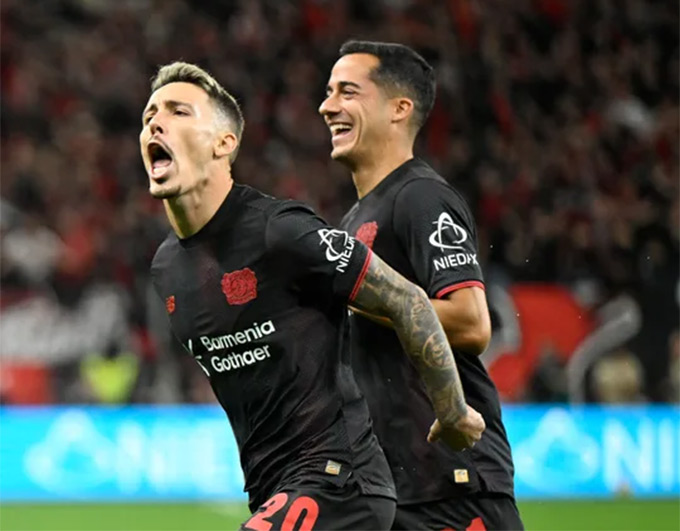 Grimaldo lập cú đúp bàn thắng từ những siêu phẩm đá phạt