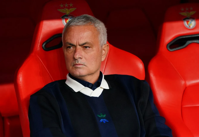 Mourinho bị Fenerbahce sa thải cách đây 2 tuần