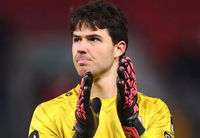 Lammens dù có tiềm năng lớn nhưng cần thêm thời gian để hoà nhập với MU và bóng đá Anh