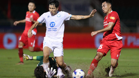  HLV Nam Định chê mặt sân Thống Nhất