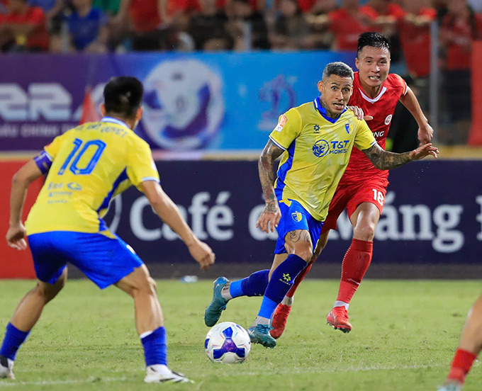 Hà Nội và Thể Công Viettel cống hiến hiệp đấu hấp dẫn - Ảnh: Minh Tuấn