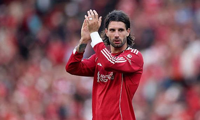 Szoboszlai đang đá tốt ở vị trí hậu vệ phải, nhưng liệu Slot có đưa anh trở lại đá tiền vệ?