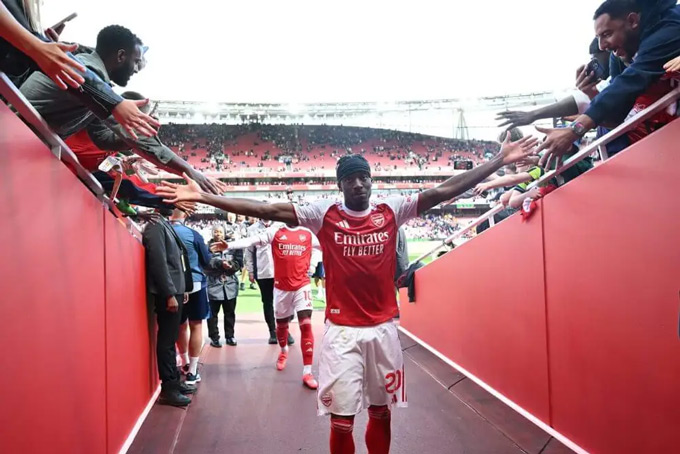 Madueke nhanh chóng được fan Arsenal yêu mến