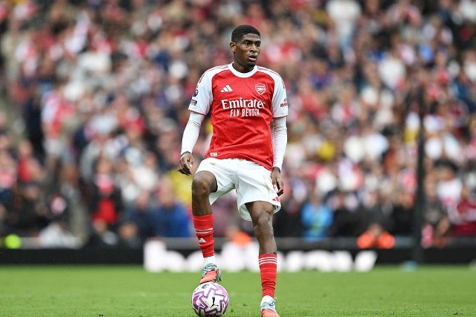 Mosquera đang làm quá tốt nhiệm vụ thay Saliba