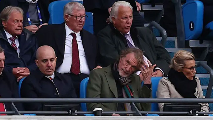 BLĐ MU cũng đang đau đầu khi buộc phải tin vào Amorim, nếu không họ sẽ lại phải xây lại từ đầu với 1 HLV khác