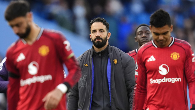 MU vẫn rơi chưa thấy đáy