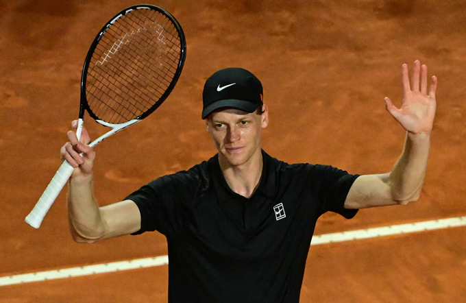 Sinner đang nỗ lực bám đuổi Carlos Alcaraz