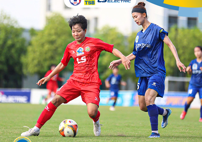 TP.HCM I (áo đỏ) đang chơi đầy ấn tượng tại giải VĐQG