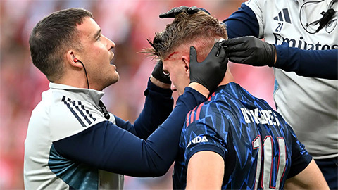  Gyokeres chấn thương đầu kinh hoàng