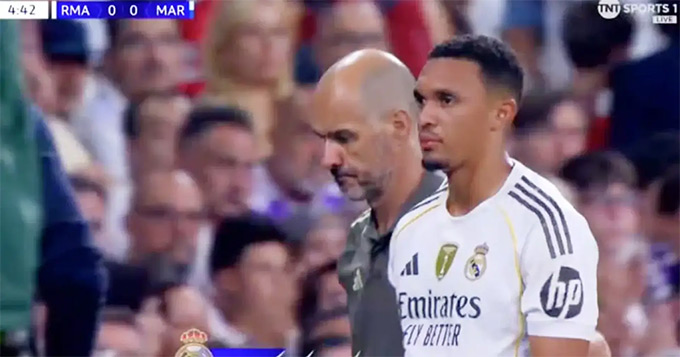 Alexander-Arnold chỉ chạm bóng 3 lần trước khi rời sân