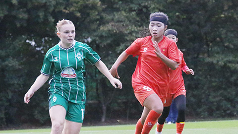  U17 nữ Việt Nam nỗ lực trước Werder Bremen II