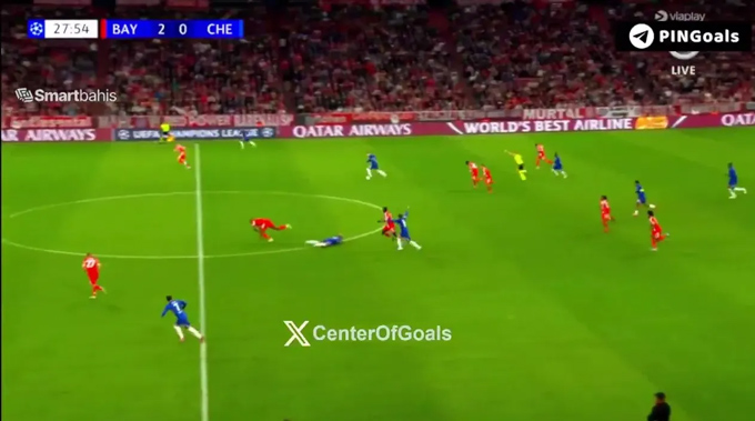 Cầu thủ của Chelsea ngã vật ra sân nhưng trọng T chỉ rút ra thẻ vàng