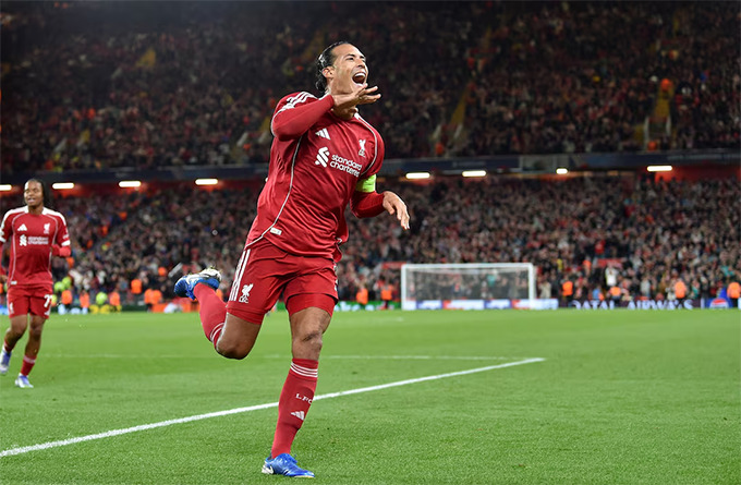 Van Dijk ghi bàn mang về chiến thắng muộn cho Liverpool