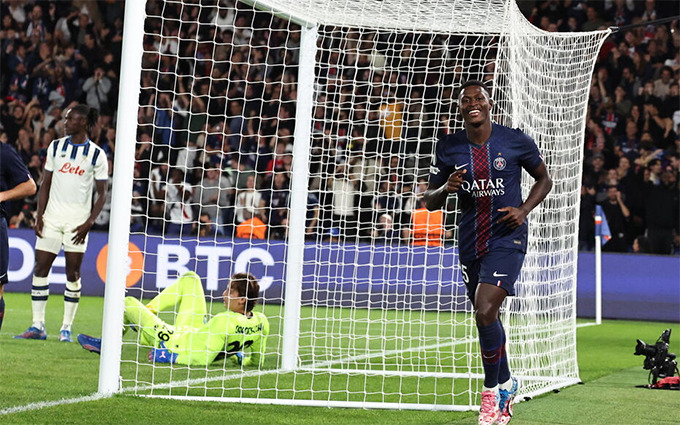 Mendes có pha lập công như một tiền đạo