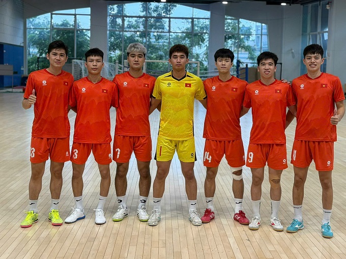 Bảy cầu thủ dưới 23 tuổi của ĐT futsal Việt Nam. Ảnh: CTV