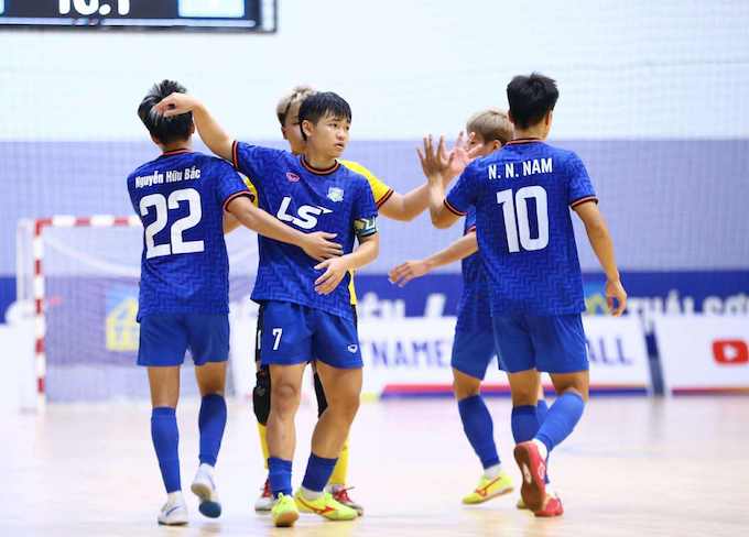 Niềm vui của cầu thủ Thái Sơn Bắc khi có bàn thắng. Ảnh: CTV