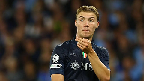  Hojlund vật vờ như bóng ma trên sân Etihad